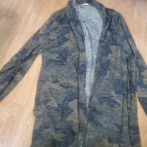 Camo kimono/ sweater like over shirt? 😅